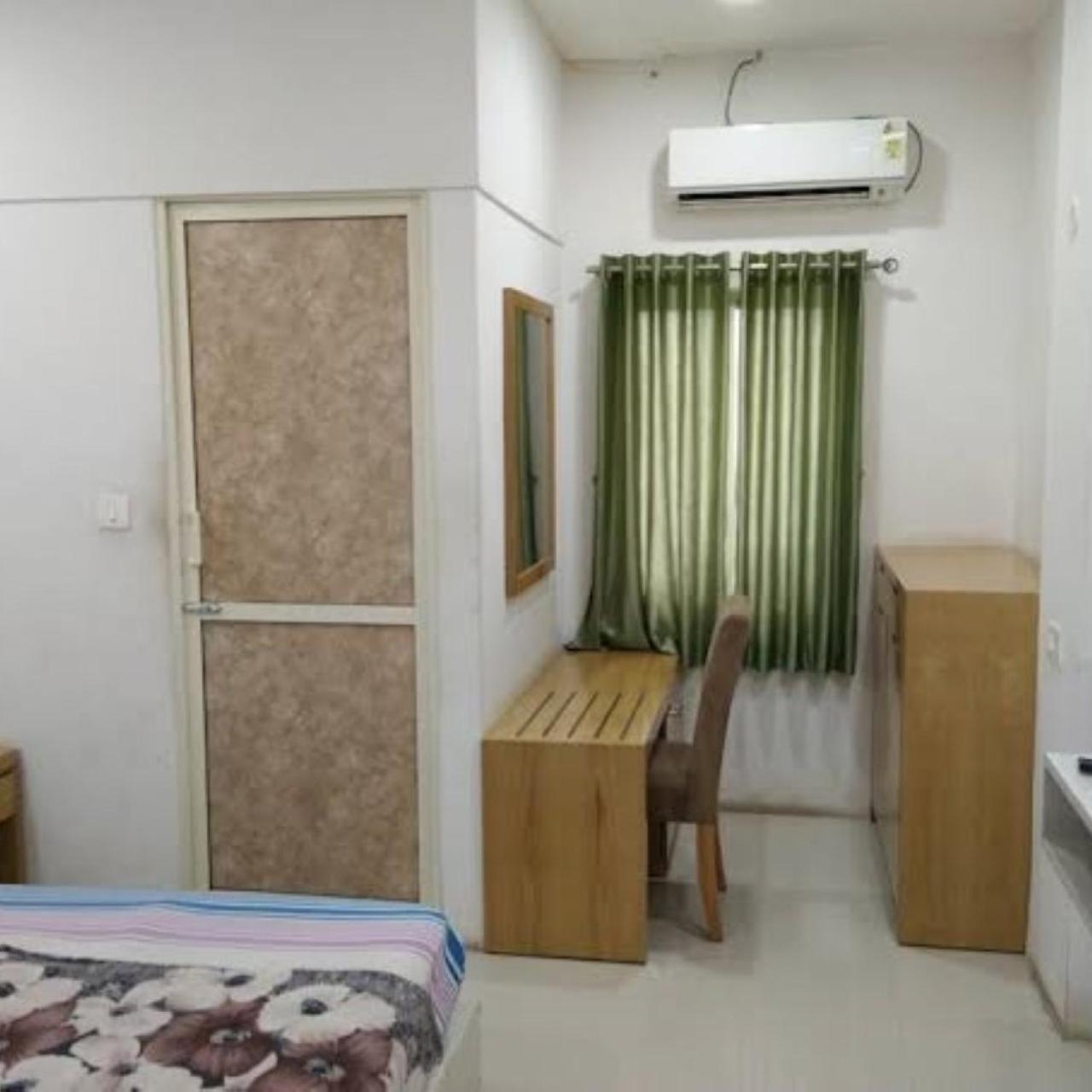 Отель Divya Jyot Residency Бхудж Экстерьер фото