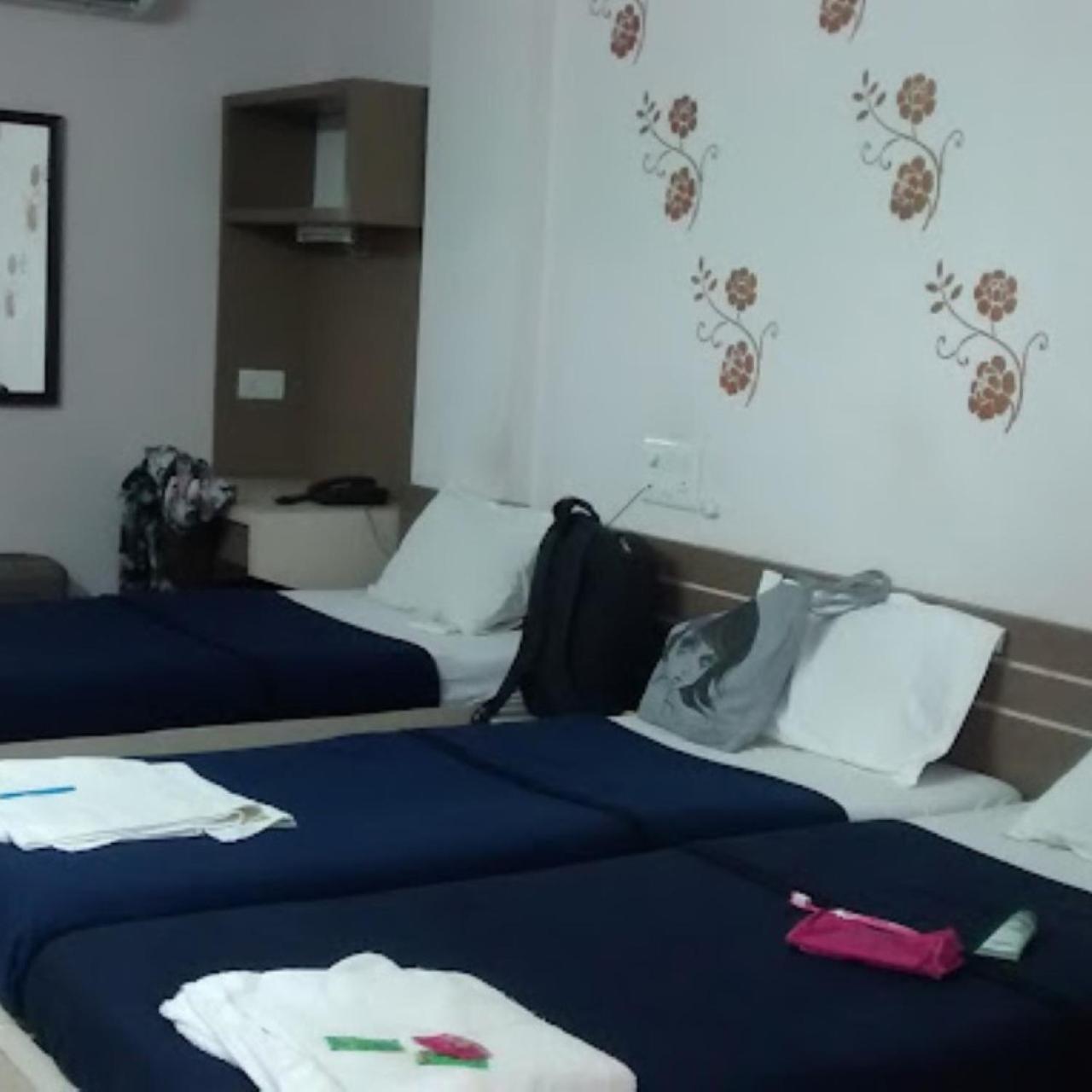 Отель Divya Jyot Residency Бхудж Экстерьер фото