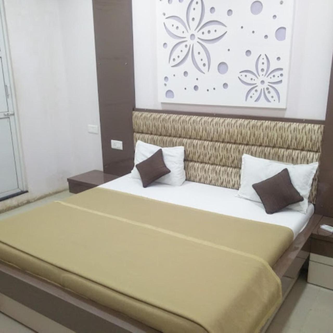 Отель Divya Jyot Residency Бхудж Экстерьер фото