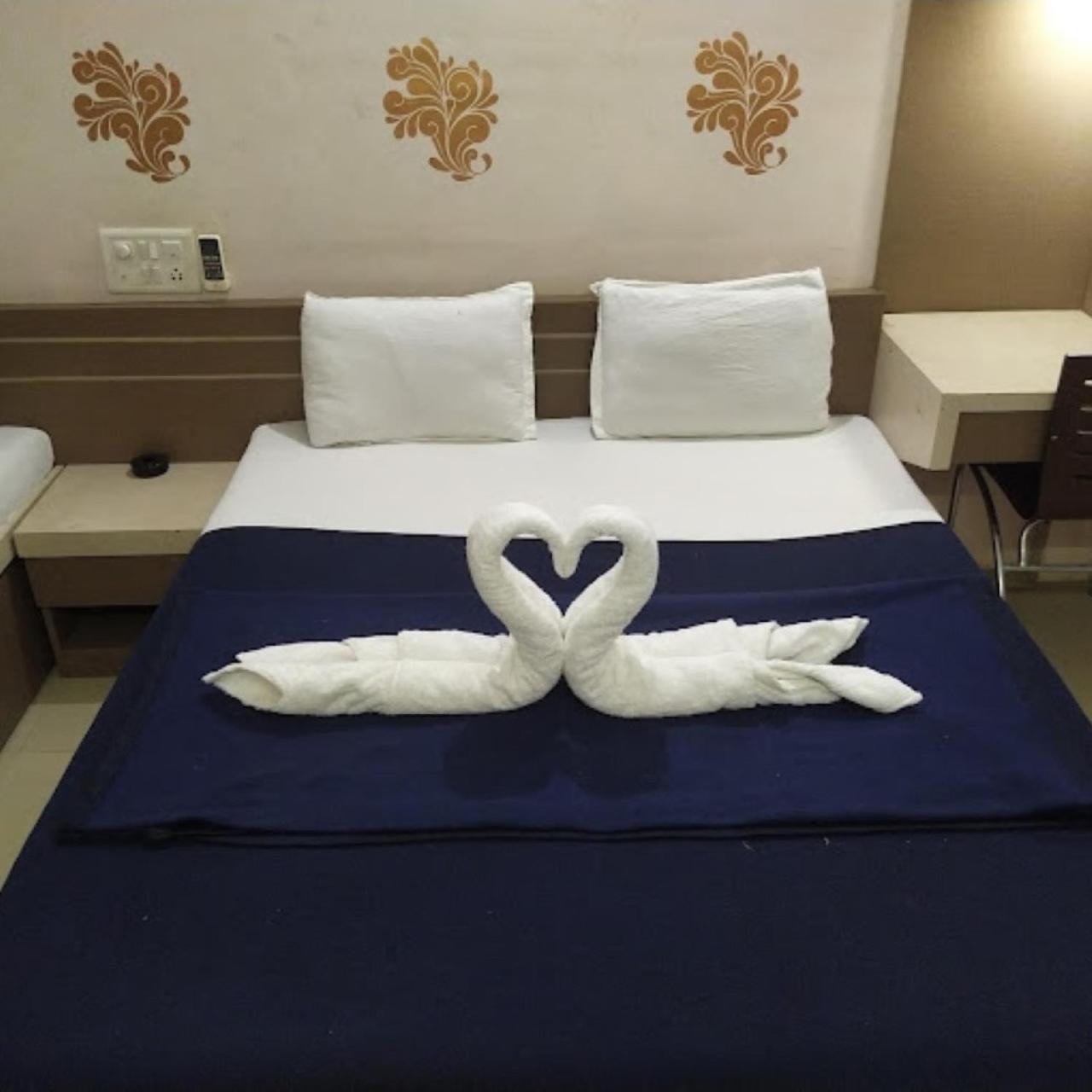 Отель Divya Jyot Residency Бхудж Экстерьер фото